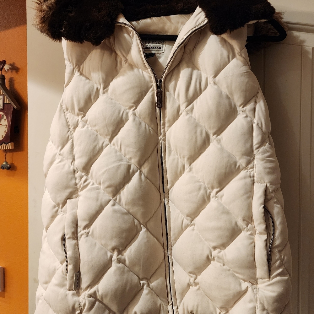 Cream puffer vest w/faux fur hood